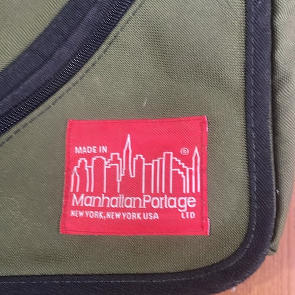 Manhatten Portage - Sling Messanger Bag - Navy/Black - Picture 2 of 11